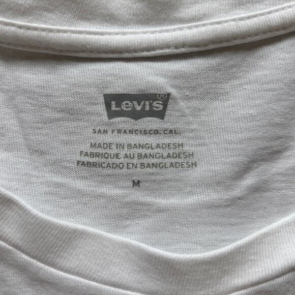 2 Women's Short Sleeve T-Shirts in Perfect Condition - Picture 2 of 4